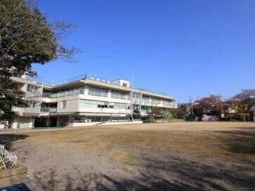 小学校　板橋区立弥生小学校（小学校）まで668m