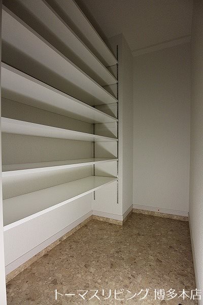 玄関　※別号室の参考写真になります。