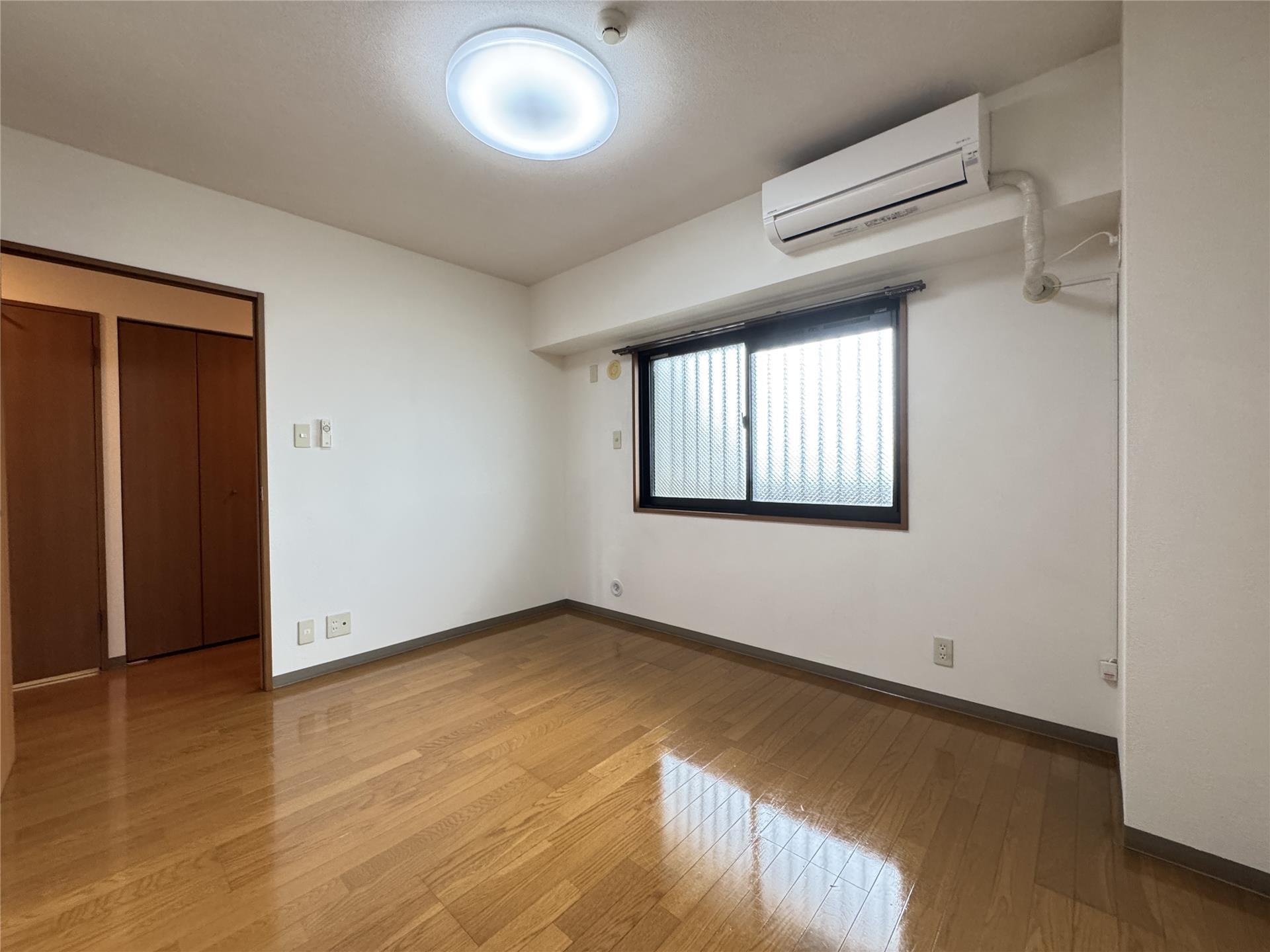 その他部屋・スペース　玄関側の6帖洋室です。