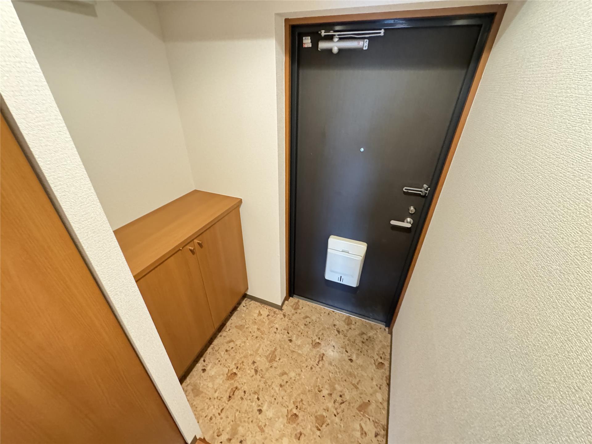 玄関　下駄箱付きの玄関です♪