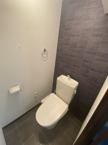 地下鉄御堂筋線 江坂駅 徒歩6分 12階建 築52年のトイレ写真