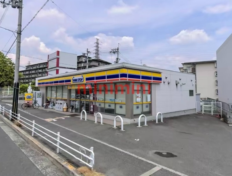 コンビニ　ミニストップ吹田佐井寺1丁目店（コンビニ）まで218m