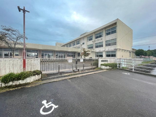 小学校　四日市市立下野小学校（小学校）まで1254m
