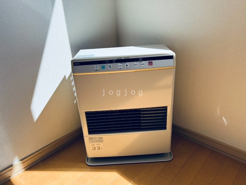 その他設備　冬はあったか石油ストーブです。
