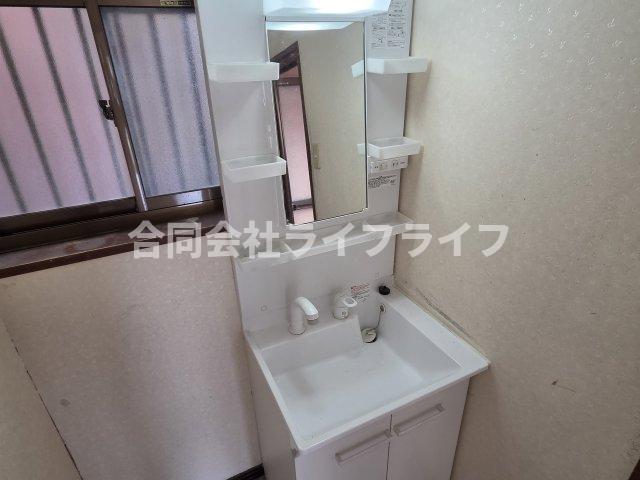 洗面設備　ゆったりとスペースのある洗面所