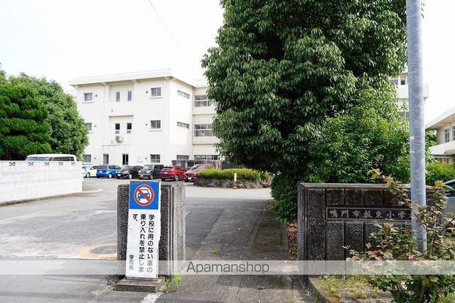 小学校　鳴門　坂東小学校（小学校）まで605m