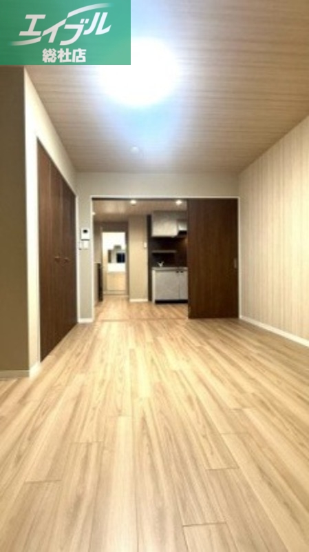 シャンティーコア Bの居間写真