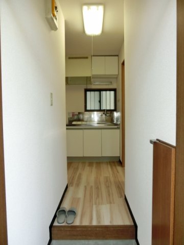 玄関　玄関入るとこんな感じ。 （※参考写真）