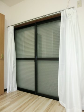 セキュリティ　便利な雨戸あり。 （※参考写真）