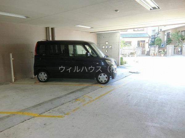駐車場　敷地内駐車場！