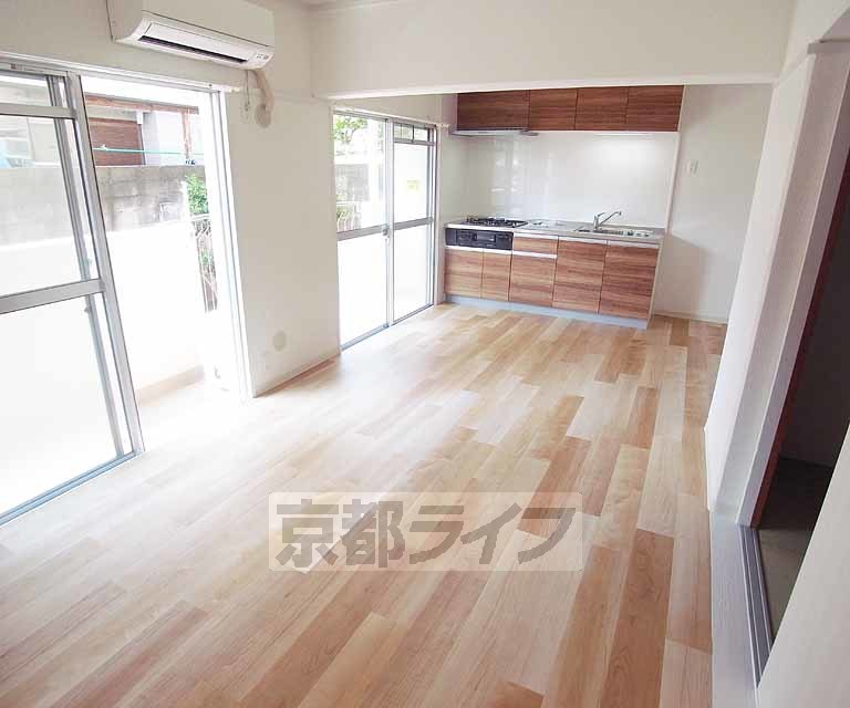 岡崎グランドハイツの居間写真