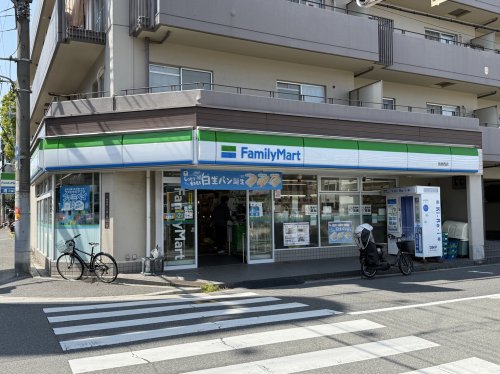 コンビニ　ファミリーマート 長居西店（コンビニ）まで269m