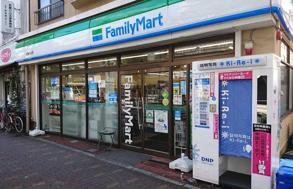 コンビニ　ファミリーマート武蔵小山店（コンビニ）まで201m