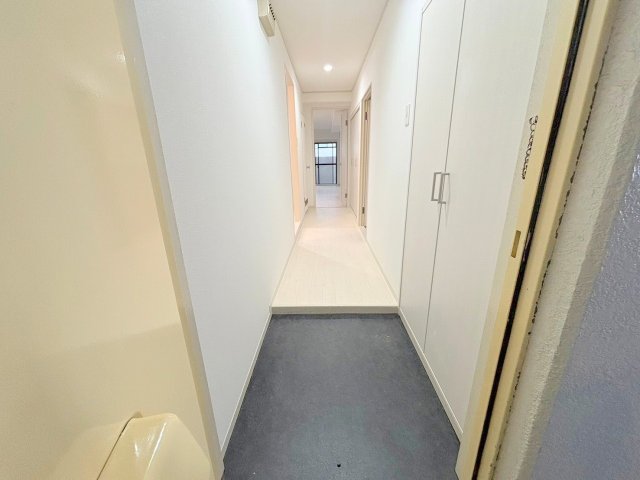 新大阪南愛ビルの玄関写真