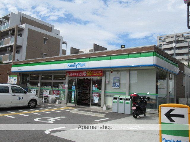 コンビニ　ファミリーマート（コンビニ）まで876m