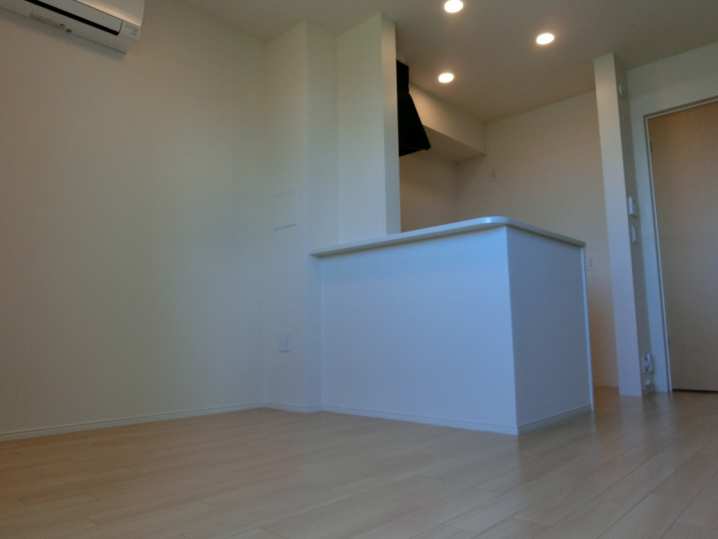 ＪＲ山陽本線 魚住駅 バス乗車時間：10分 最寄りバス停で下車 徒歩2分 2階建 築8年の居間写真