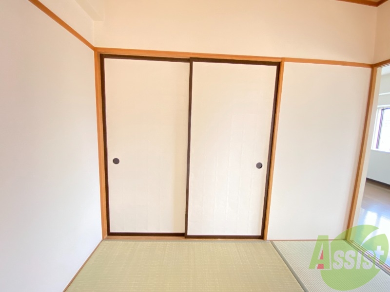 収納　こちらが押入です。たくさんの物の収納ができそうです。
