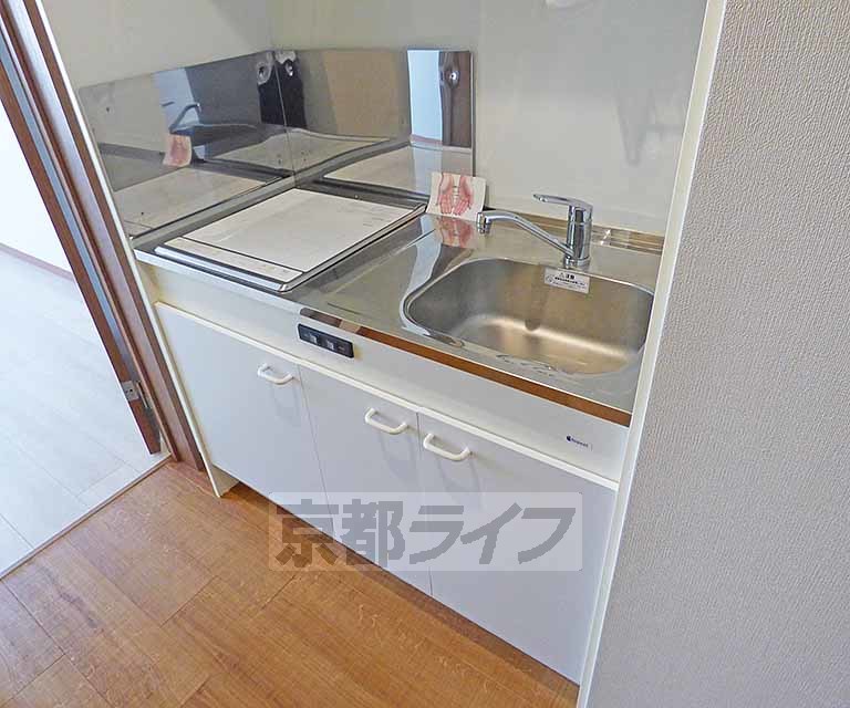 キッチン　ＩＨコンロが付いたコンパクトなキッチンです。