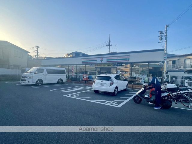 コンビニ　セブン－イレブン箕面坊島１丁目店（コンビニ）まで270m