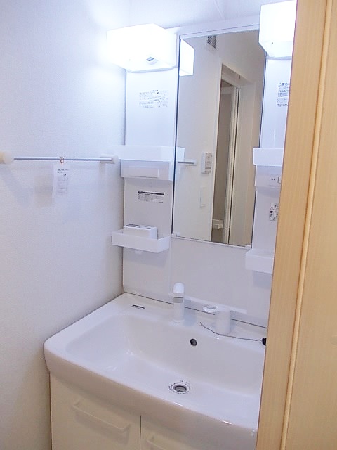 洗面設備　身支度に欠かせない独立洗面台♪