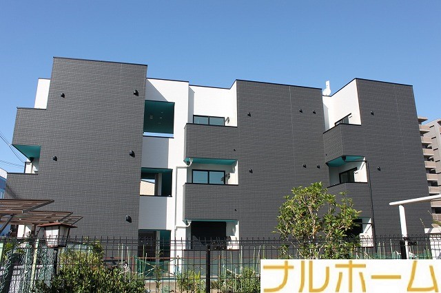 ＪＲ関西本線 加美駅 徒歩7分 3階建 築8年の外観写真