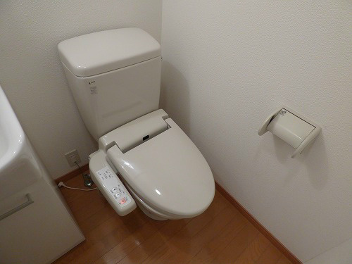 トイレ　ウォシュレット付き
