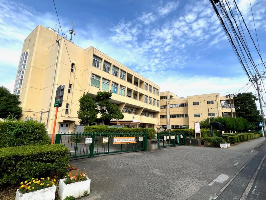 小学校　さいたま市立上小小学校（小学校）まで439m