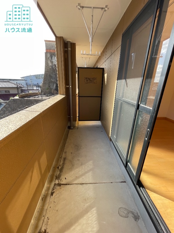 バルコニー　※別号室の写真になります。