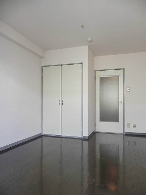 ヴェルメゾン今出川の居間写真
