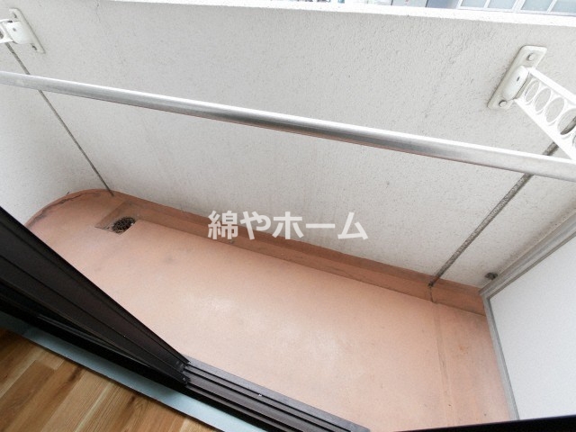 バルコニー　陽当たり良好なバルコニーです