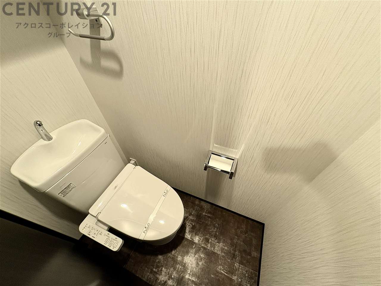 トイレ　温水洗浄便座付きのトイレです♪