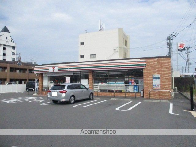 コンビニ　セブンイレブン（コンビニ）まで242m