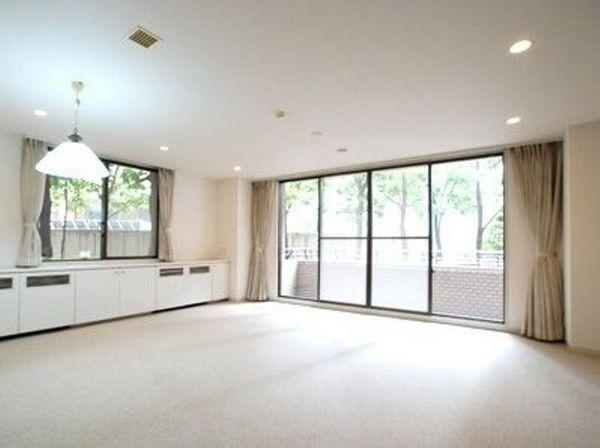 ＪＲ山手線 目黒駅 徒歩6分 5階建 築41年の居間写真