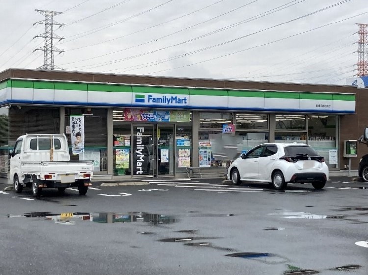コンビニ　ファミリーマート前橋元総社町店（コンビニ）まで240m