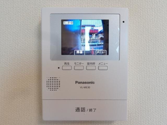 セキュリティ　TVモニターホンで来訪者の確認ができます