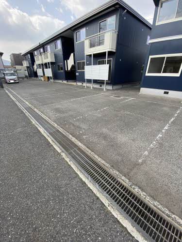 駐車場　車をお持ちの方に嬉しい駐車場付きの物件です