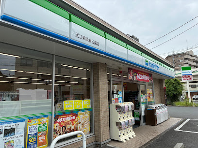 コンビニ　ファミリーマート 足立東綾瀬公園店（コンビニ）まで491m