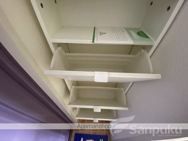 クリスタルビルの玄関写真