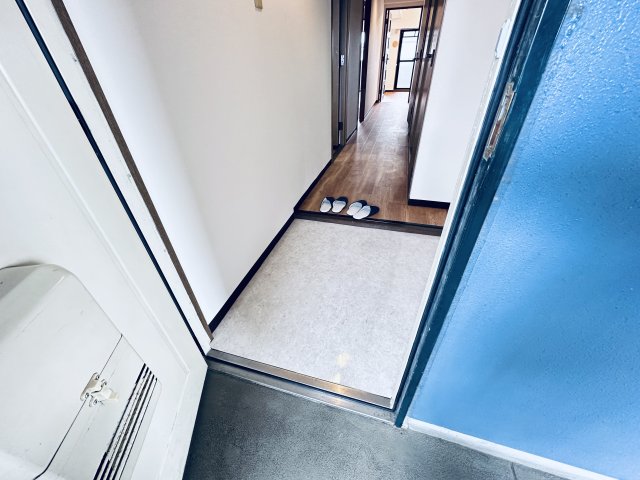 玄関　同物件、他の部屋の写真です。