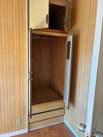 収納　2階、各部屋（3部屋）ともに収納スペースあり