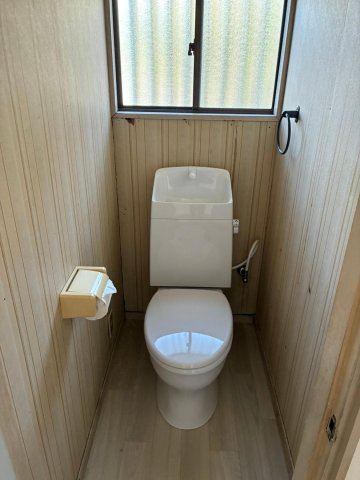 トイレ　床張替え済み、トイレ交換済み