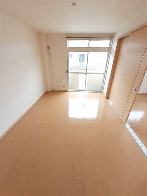 エステートパール ファーストの居間写真