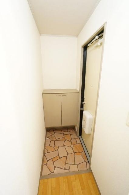 玄関　※同物件、同タイプの写真です。