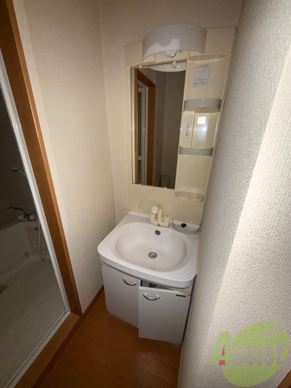 洗面設備　洗面台の写真です。朝の準備が捗りますね。