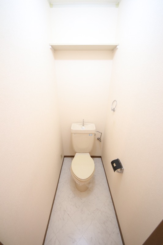 阪急神戸線 西宮北口駅 徒歩10分 2階建 築31年のトイレ写真