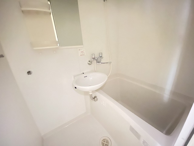 バス・シャワールーム　※別部屋参考写真
