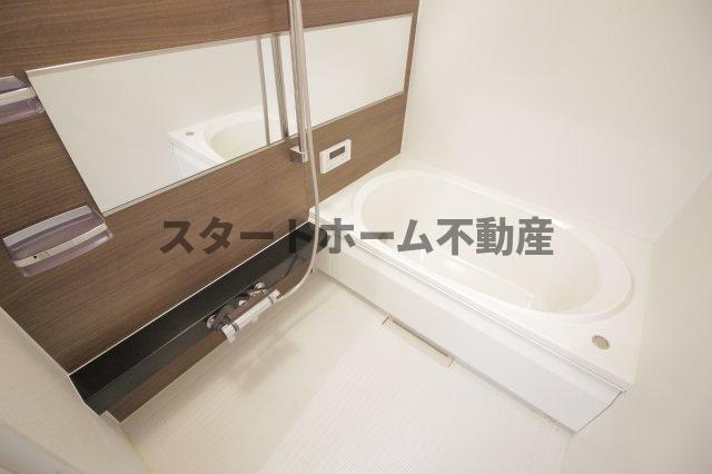 バス・シャワールーム　コンパクトで使いやすいお風呂です