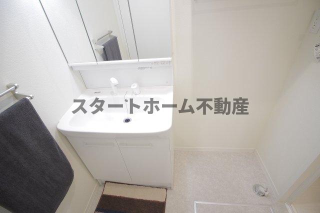 洗面設備　脱衣スペースもあります