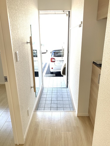 レーベンブルーム城東の玄関写真