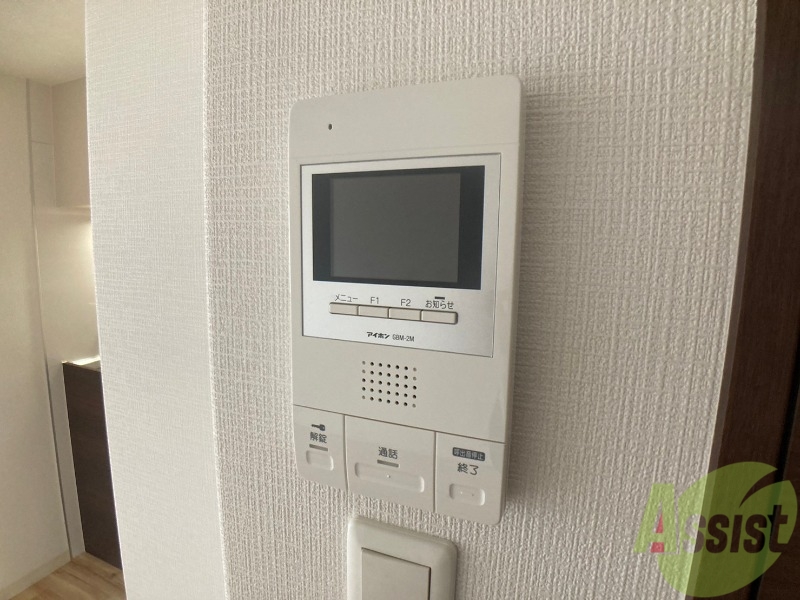 セキュリティ　モニター付インターホンです。来客者の顔が見えるので安心！